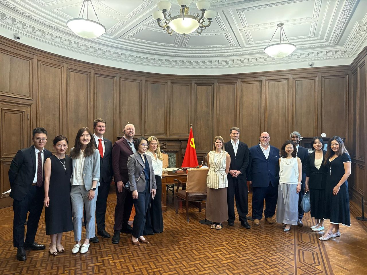 Delegation group photo, Shanghai